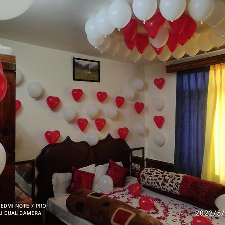 Hotel Magnolia Mallroad Manali Bagian luar foto