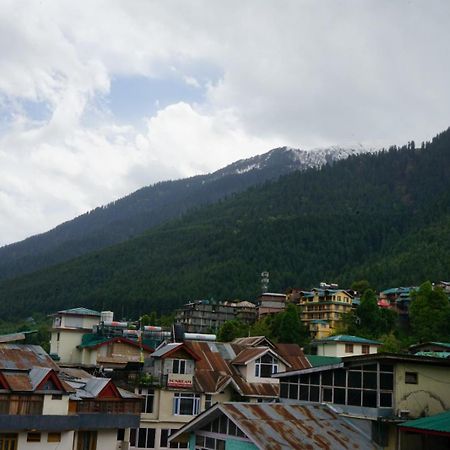 Hotel Magnolia Mallroad Manali Bagian luar foto