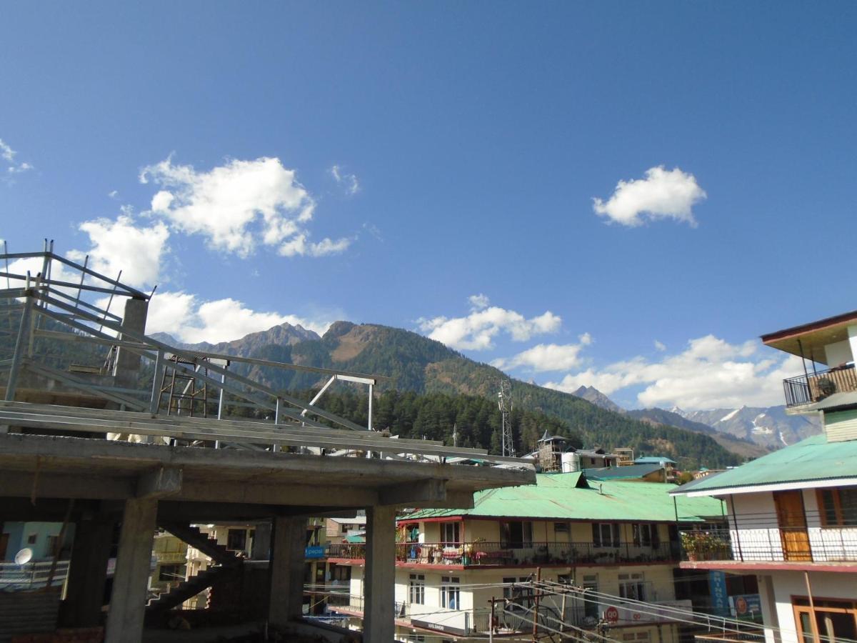 Hotel Magnolia Mallroad Manali Bagian luar foto