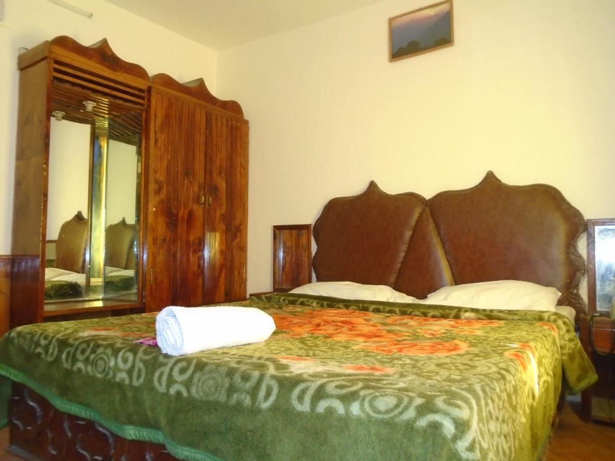 Hotel Magnolia Mallroad Manali Bagian luar foto