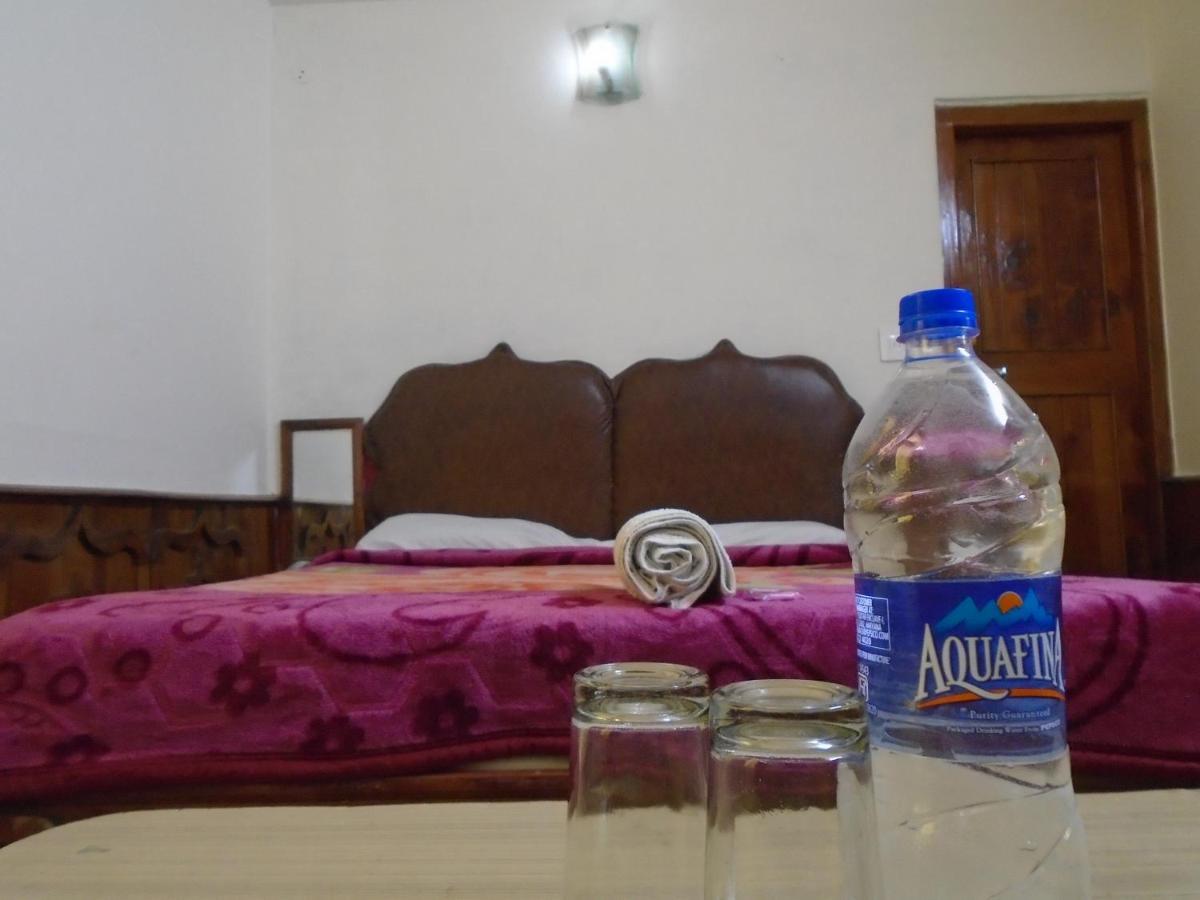 Hotel Magnolia Mallroad Manali Bagian luar foto