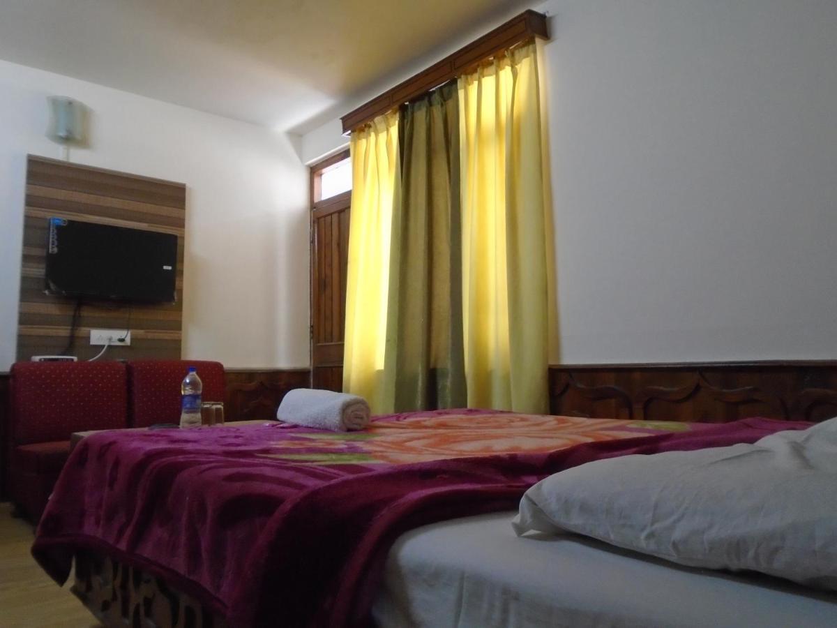 Hotel Magnolia Mallroad Manali Bagian luar foto