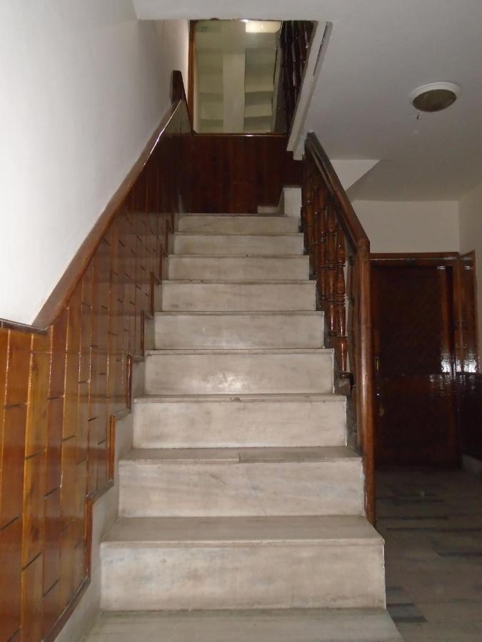 Hotel Magnolia Mallroad Manali Bagian luar foto