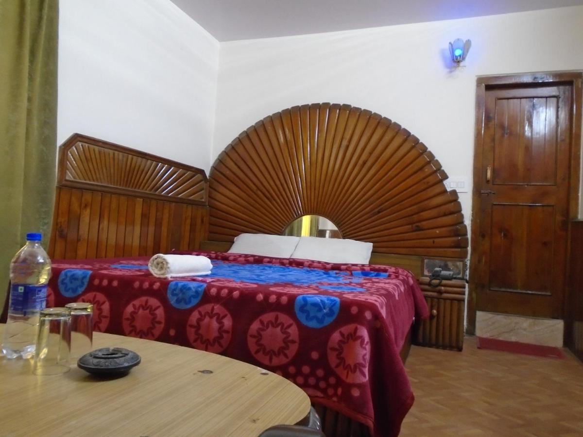 Hotel Magnolia Mallroad Manali Bagian luar foto