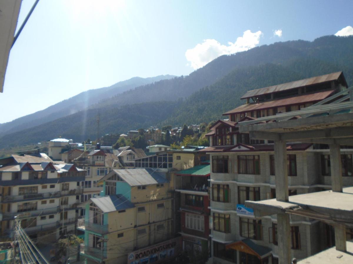 Hotel Magnolia Mallroad Manali Bagian luar foto