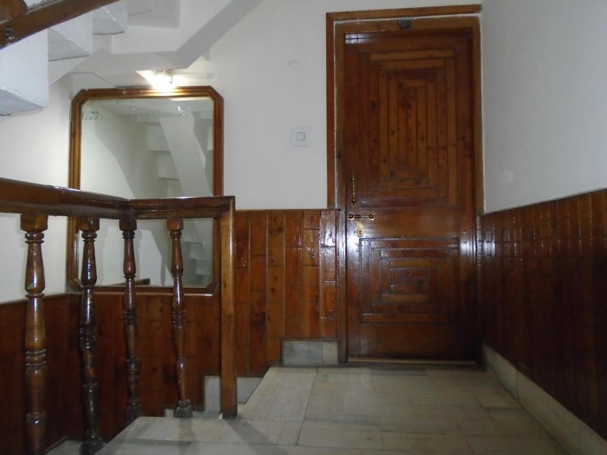 Hotel Magnolia Mallroad Manali Bagian luar foto