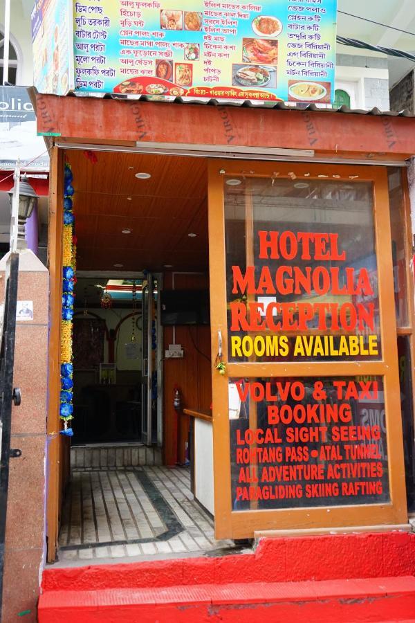 Hotel Magnolia Mallroad Manali Bagian luar foto