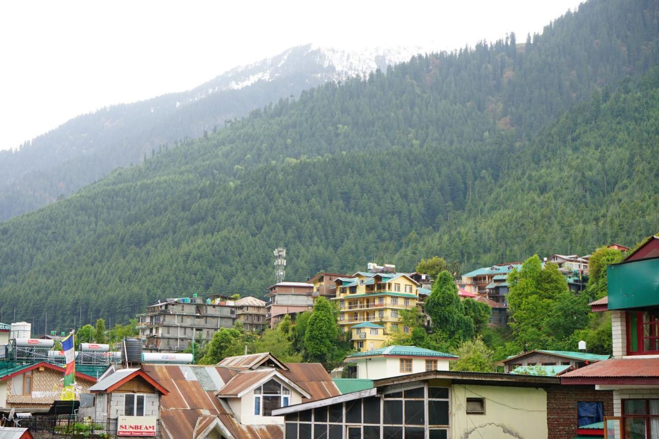 Hotel Magnolia Mallroad Manali Bagian luar foto