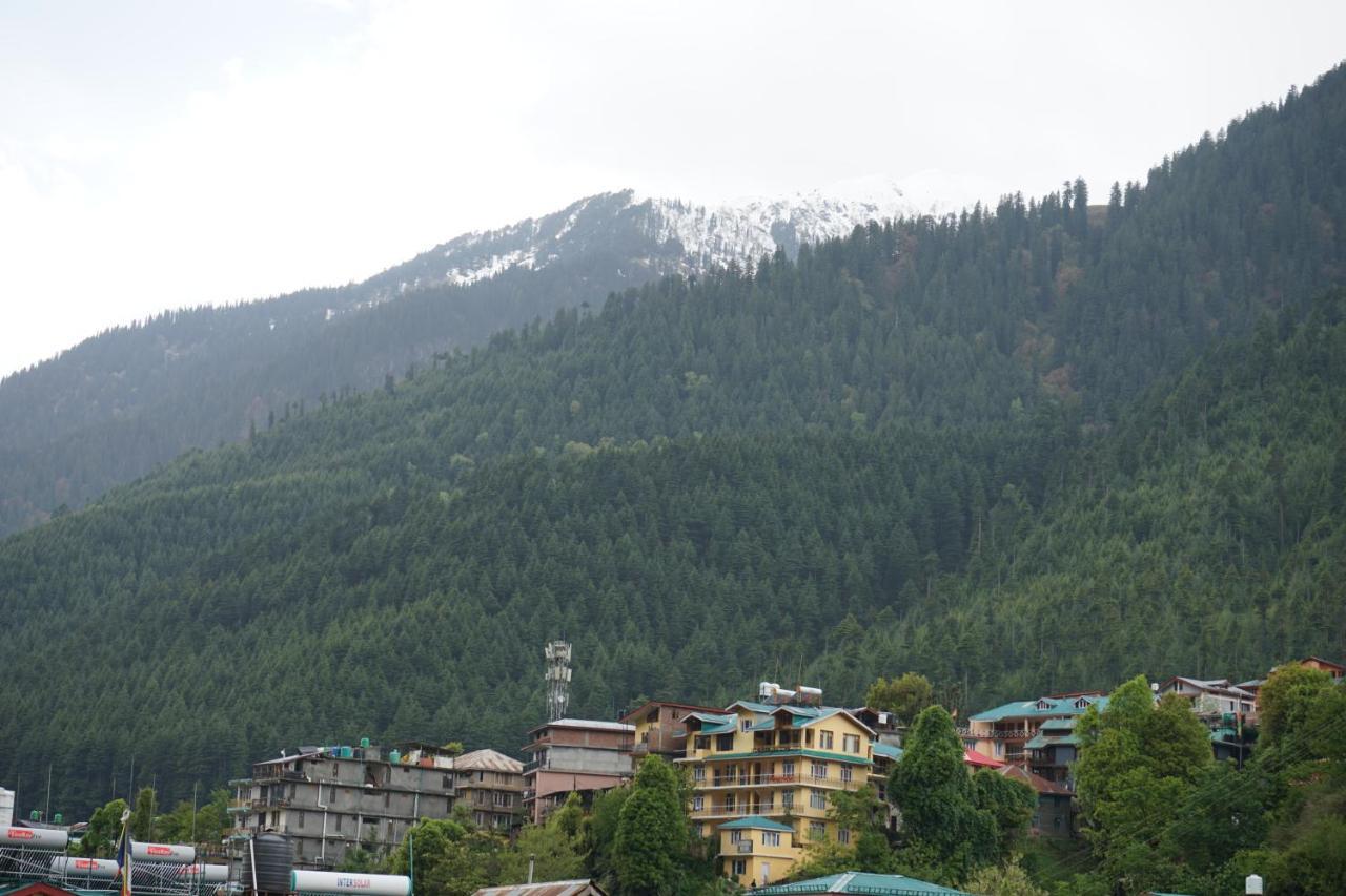 Hotel Magnolia Mallroad Manali Bagian luar foto