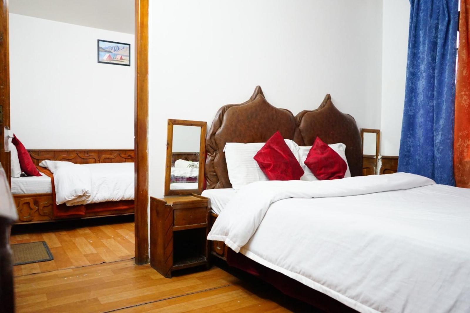 Hotel Magnolia Mallroad Manali Bagian luar foto